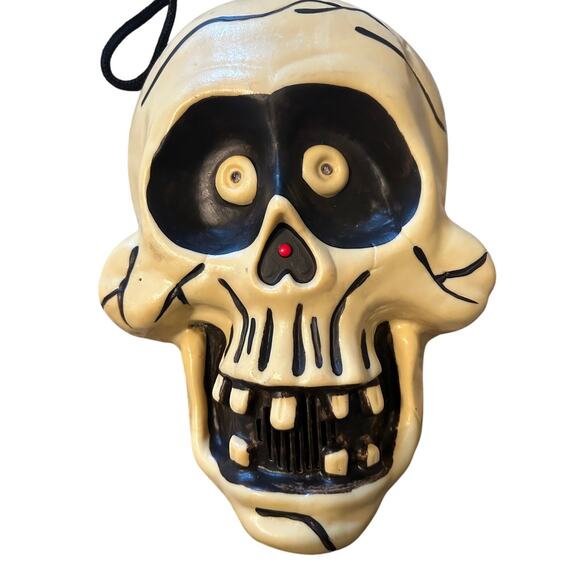 Vintage Take One 2003 Talking Skeleton Head Eyes Light Up Halloween Plastic - Picture 1 of 4